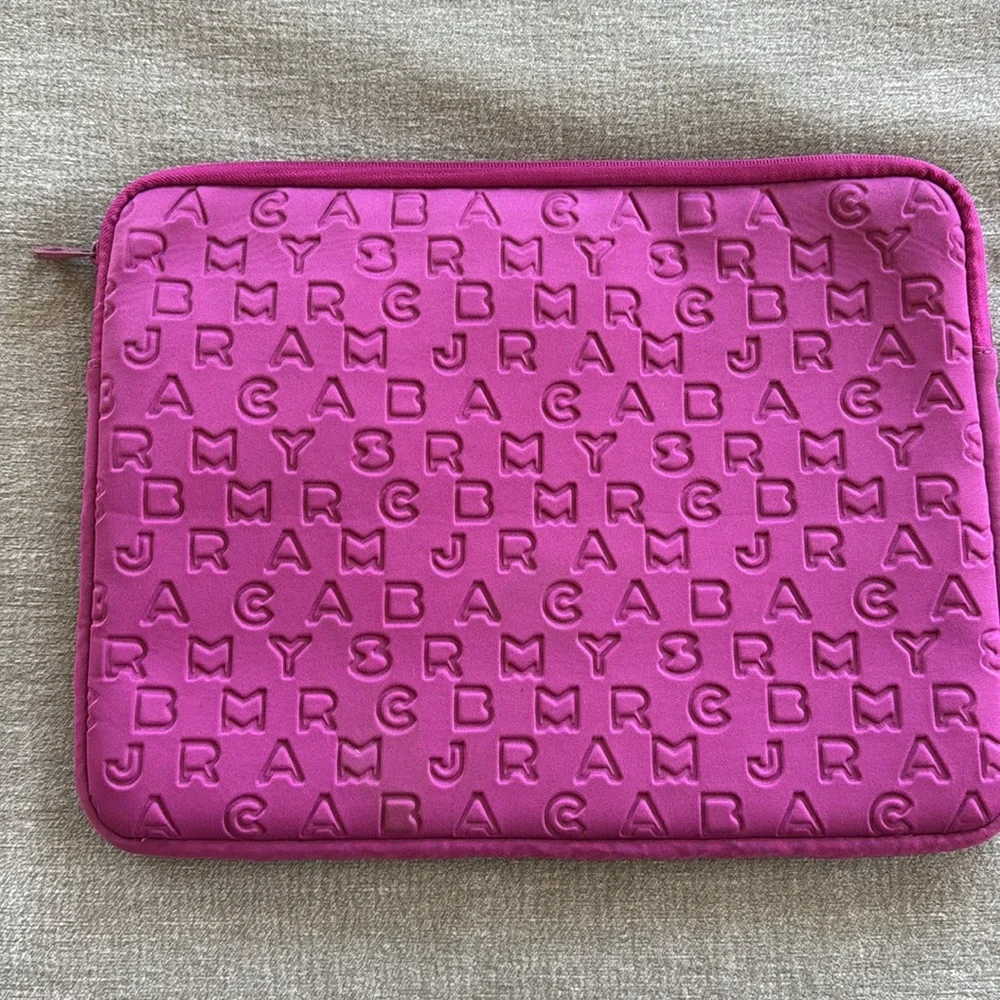 Marc by Marc Jacobs Neoprene Laptop Sleeve – Magenta fit 15-inch MacBook Pro